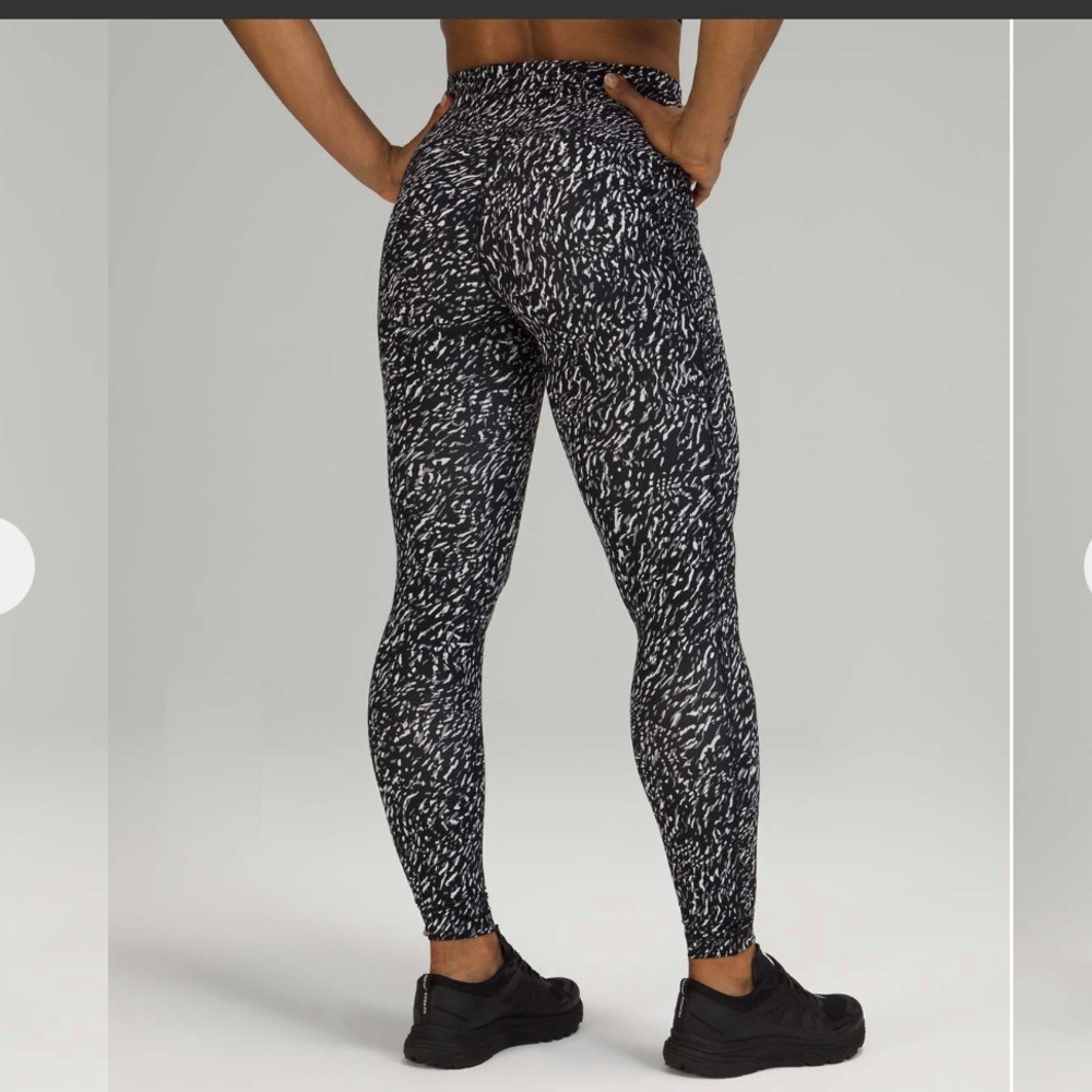 Lululemon Swift Speed High-Rise Tight 28"
Speckle Trail Black Multi